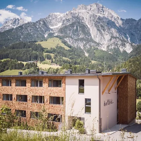 Stoanest Hotel *