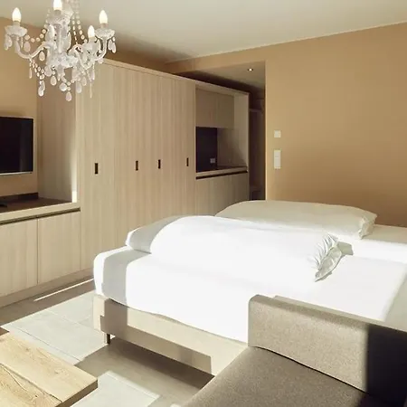 Stoanest Hotel *